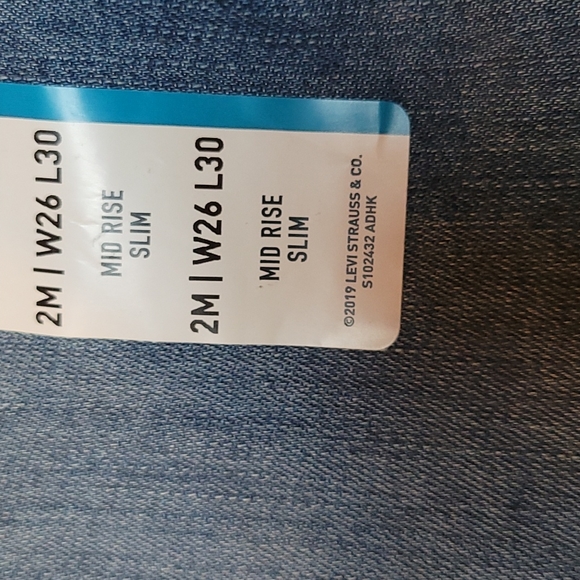 Levi mid rise slim - size 2 (2M/26w/L30) - Picture 2 of 2